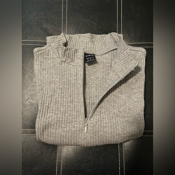 SHEIN | Qutie | Cropped Long Sleeve w/ thumb hole - Picture 2 of 4